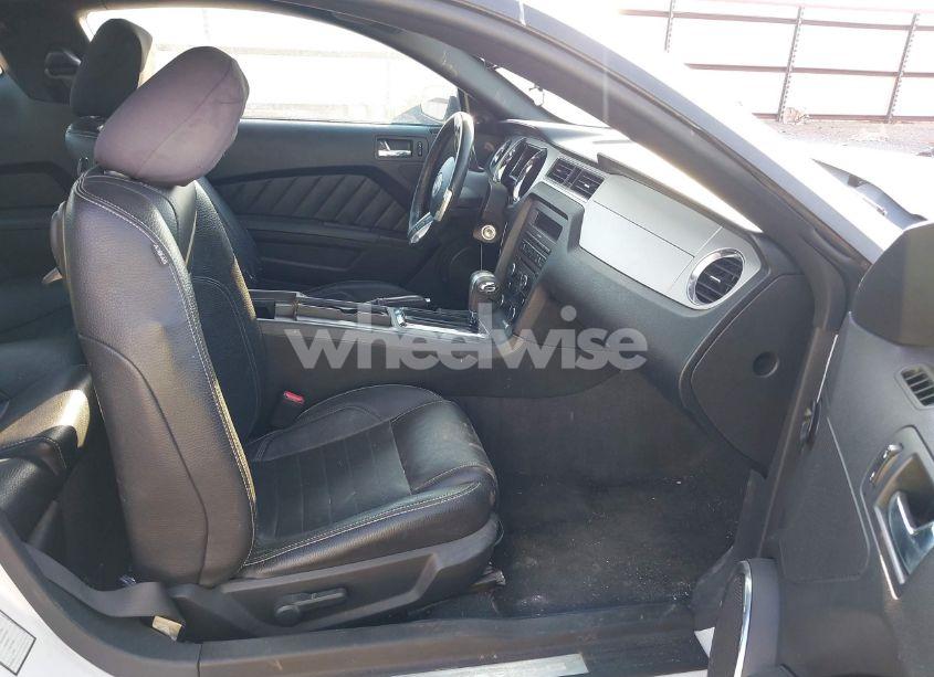 Photo 5 of 2012 Ford Mustang V6 PREMIUM (VIN 1ZVBP8AM7C5205517)