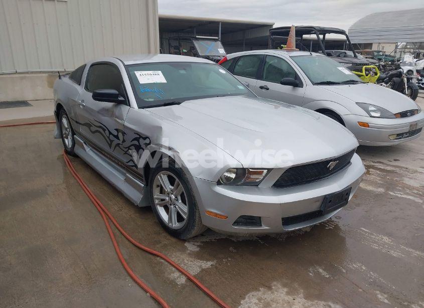 2012 Ford Mustang V6 (VIN 1ZVBP8AM7C5272635) main photo