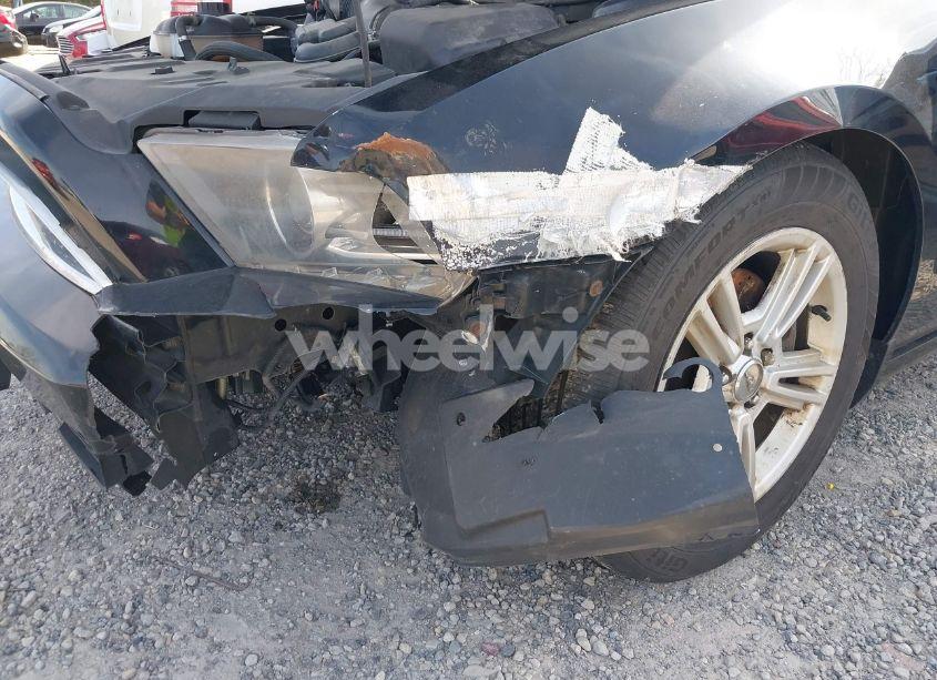 Photo 6 of 2013 Ford Mustang V6 (VIN 1ZVBP8AM7D5203672)