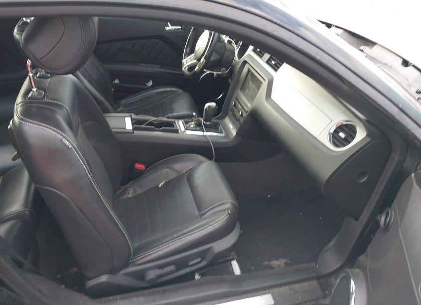 Photo 5 of 2013 Ford Mustang V6 PREMIUM (VIN 1ZVBP8AM7D5205860)