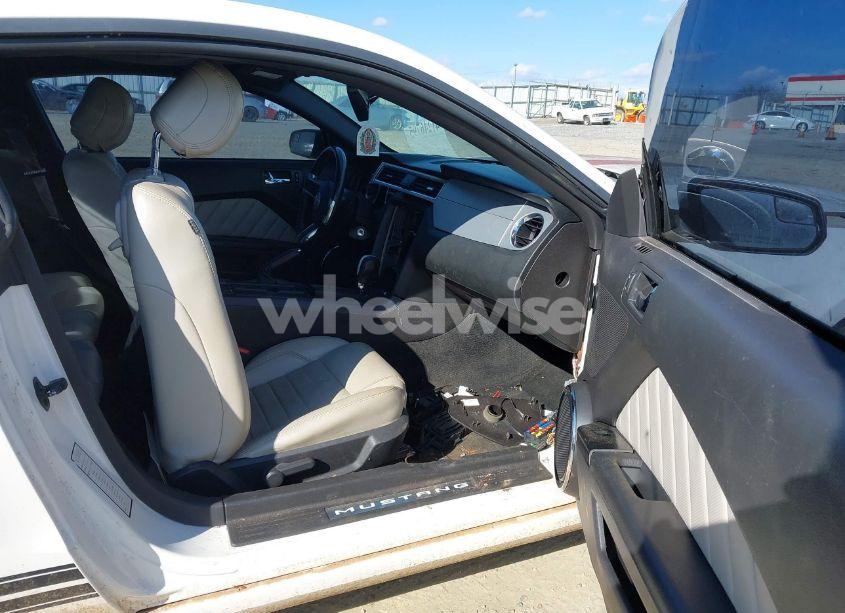 Photo 5 of 2013 Ford Mustang V6 PREMIUM (VIN 1ZVBP8AM7D5243850)