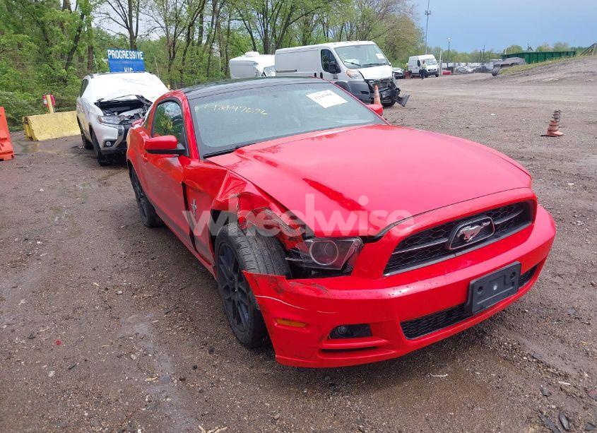 2013 Ford Mustang V6 PREMIUM (VIN 1ZVBP8AM7D5244237) main photo