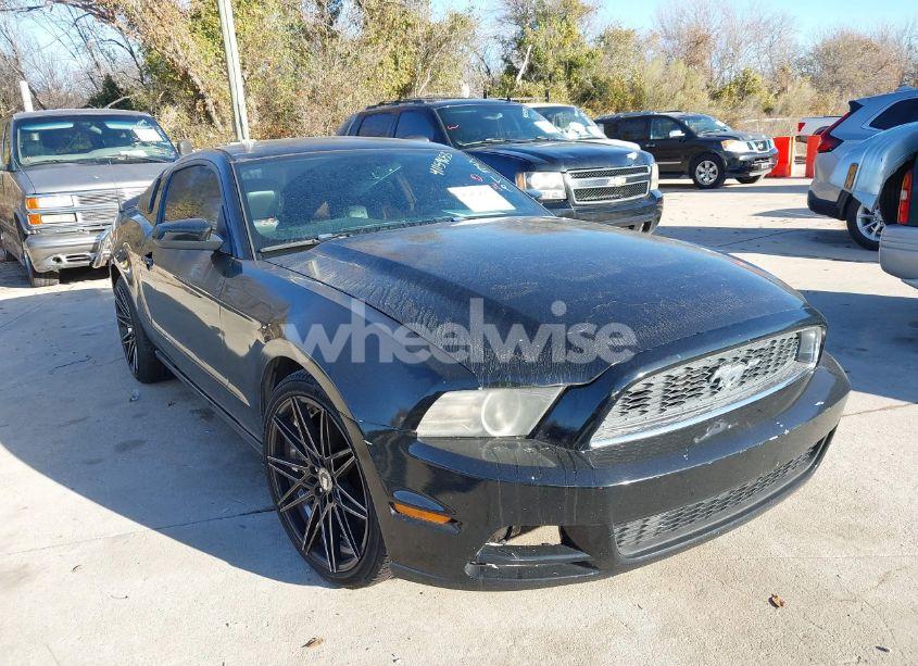 2013 Ford Mustang V6 PREMIUM (VIN 1ZVBP8AM7D5275813) main photo