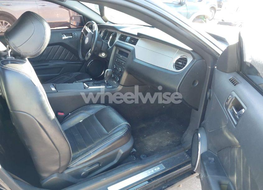 Photo 5 of 2013 Ford Mustang V6 PREMIUM (VIN 1ZVBP8AM7D5275813)