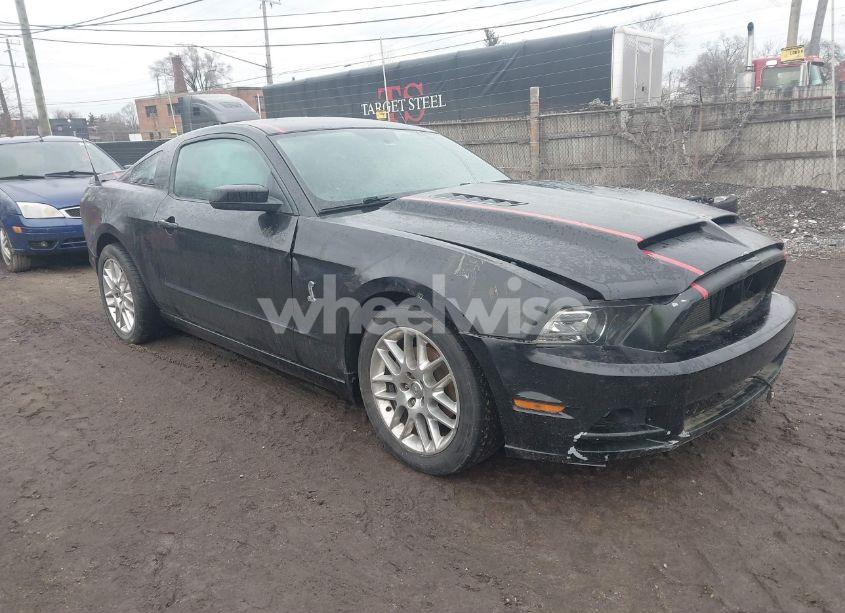 2014 Ford Mustang V6 PREMIUM (VIN 1ZVBP8AM7E5230808) main photo
