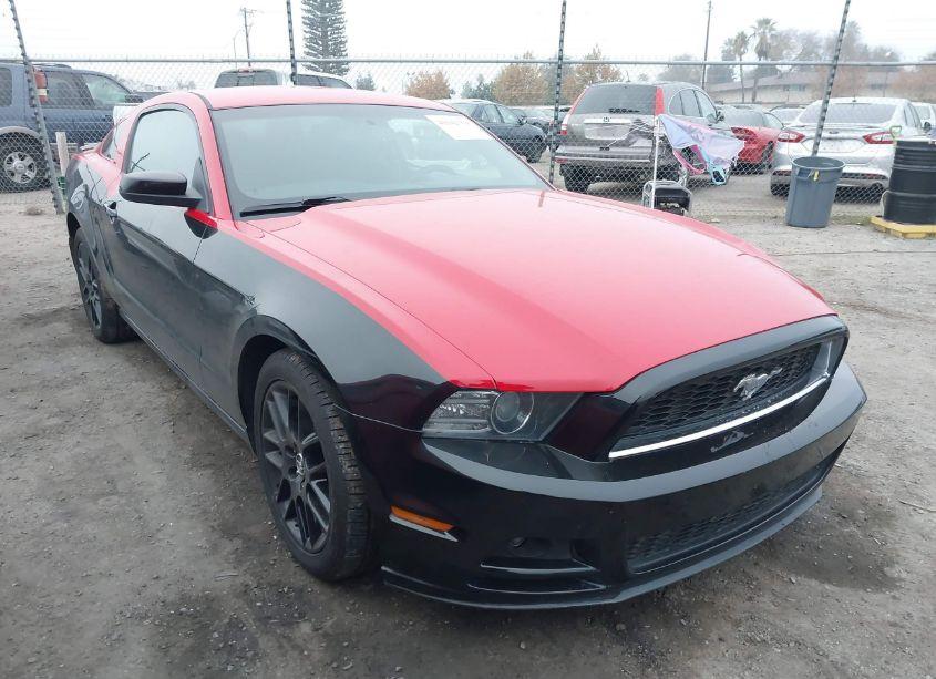 2014 Ford Mustang V6 (VIN 1ZVBP8AM7E5280754) main photo