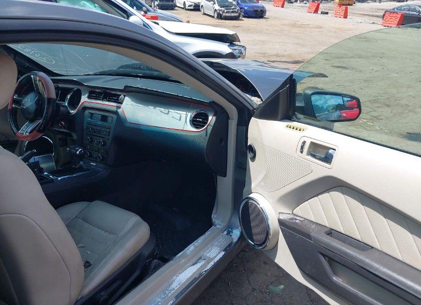 Photo 5 of 2011 Ford Mustang V6 PREMIUM (VIN 1ZVBP8AM8B5111600)