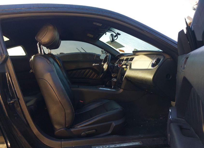 Photo 5 of 2011 Ford Mustang V6 PREMIUM (VIN 1ZVBP8AM8B5138960)