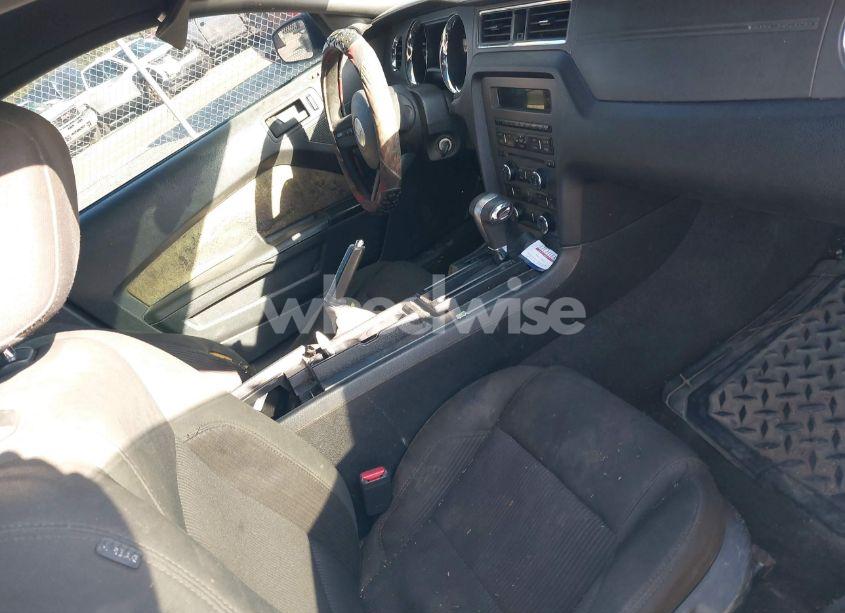 Photo 5 of 2011 Ford Mustang V6 (VIN 1ZVBP8AM8B5155399)
