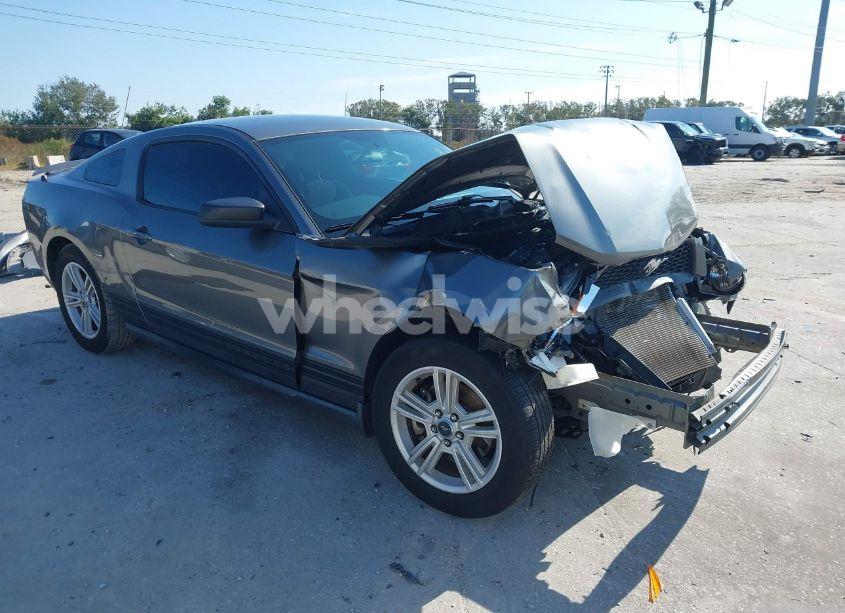 2012 Ford Mustang V6 (VIN 1ZVBP8AM8C5267332) main photo
