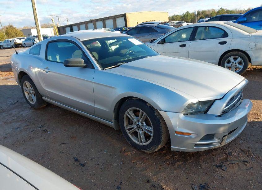 2013 Ford Mustang V6 (VIN 1ZVBP8AM8D5231058) main photo