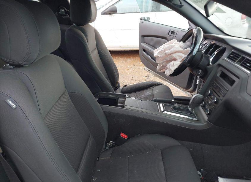 Photo 5 of 2013 Ford Mustang V6 (VIN 1ZVBP8AM8D5231058)