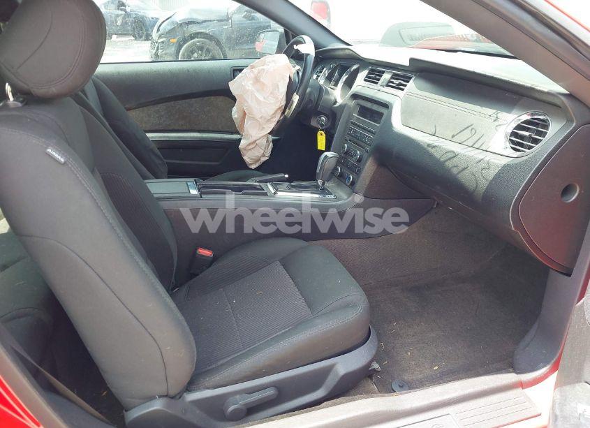 Photo 5 of 2014 Ford Mustang V6 (VIN 1ZVBP8AM8E5206985)