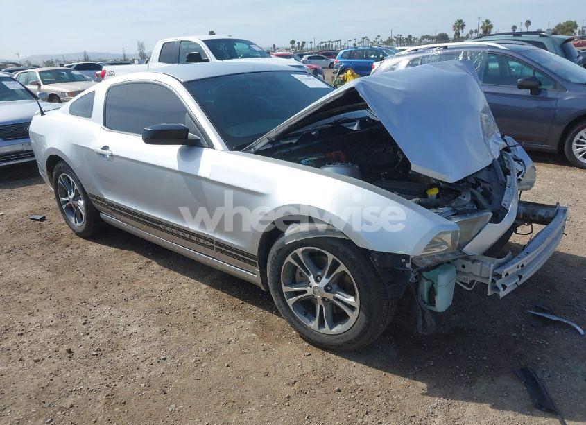 2014 Ford Mustang V6 PREMIUM (VIN 1ZVBP8AM8E5212740) main photo