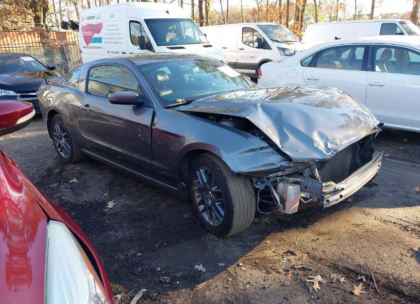 2014 Ford Mustang V6 PREMIUM (VIN 1ZVBP8AM8E5308951) main photo
