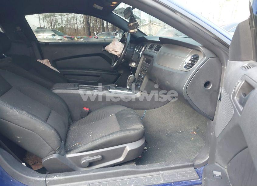 Photo 5 of 2014 Ford Mustang V6 (VIN 1ZVBP8AM8E5331159)