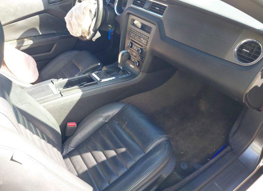 Photo 5 of 2014 Ford Mustang V6 (VIN 1ZVBP8AM8E5334157)