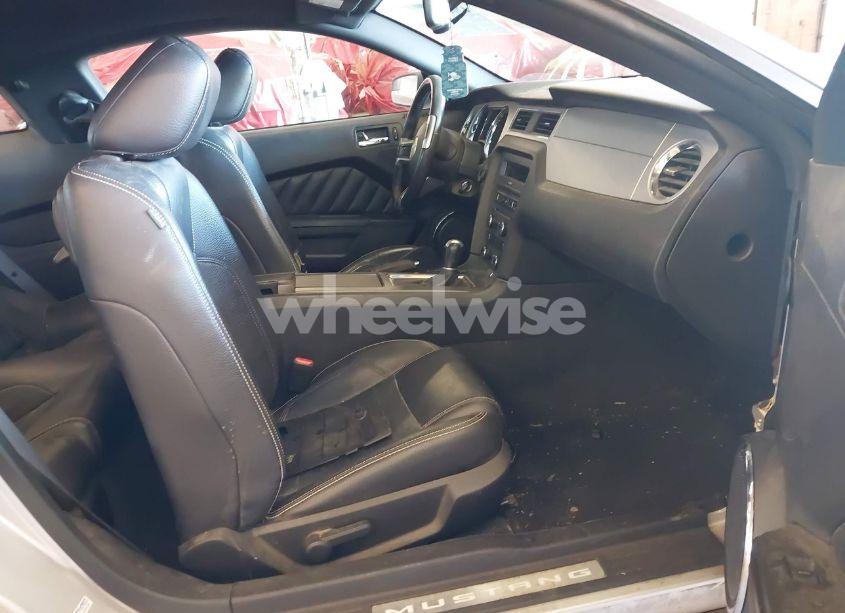 Photo 5 of 2011 Ford Mustang V6 PREMIUM (VIN 1ZVBP8AM9B5106521)