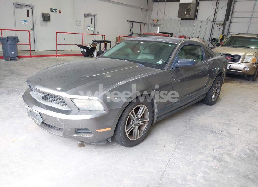 Photo 2 of 2011 Ford Mustang V6 PREMIUM (VIN 1ZVBP8AM9B5111699)