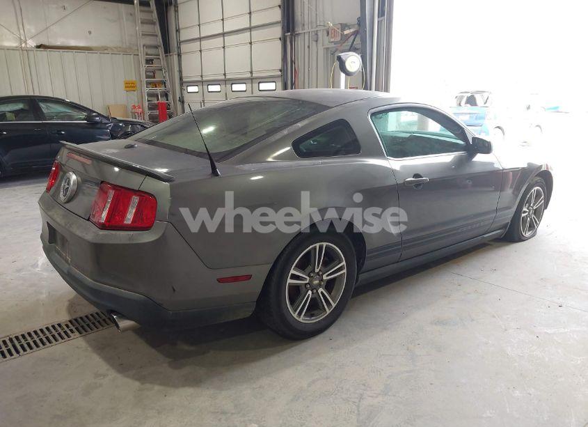 Photo 4 of 2011 Ford Mustang V6 PREMIUM (VIN 1ZVBP8AM9B5111699)