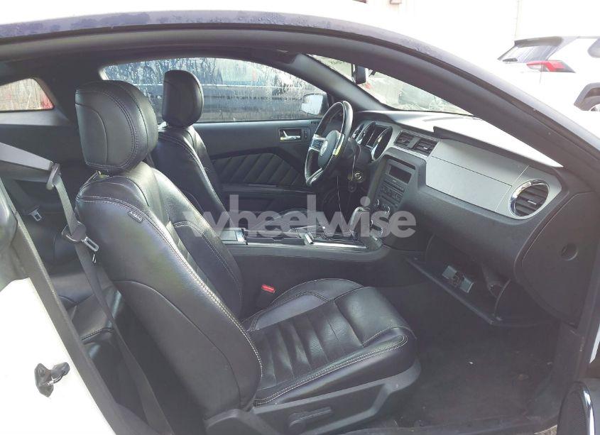 Photo 5 of 2013 Ford Mustang V6 PREMIUM (VIN 1ZVBP8AM9D5227567)