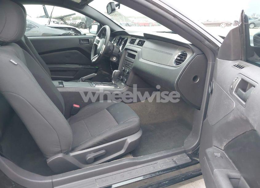 Photo 5 of 2014 Ford Mustang V6 (VIN 1ZVBP8AM9E5228767)