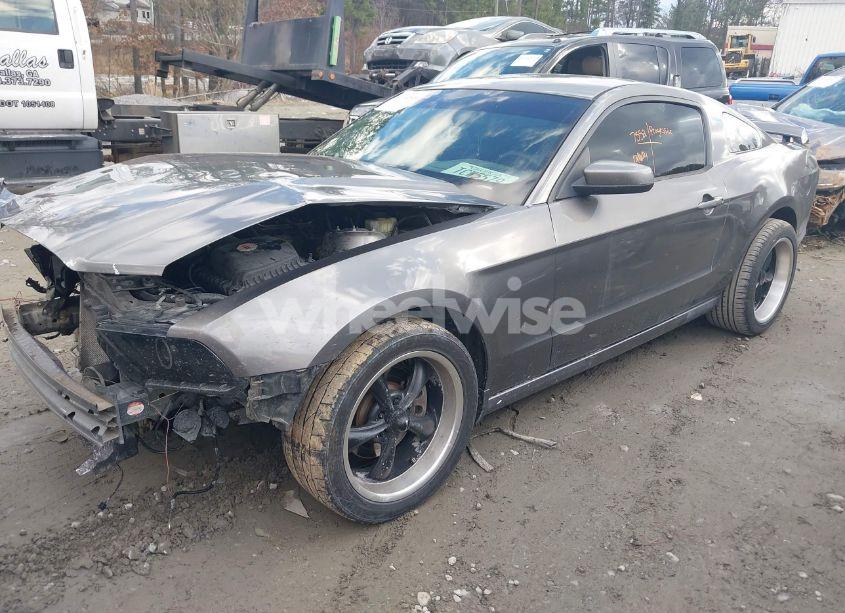 Photo 2 of 2014 Ford Mustang V6 PREMIUM (VIN 1ZVBP8AM9E5266855)