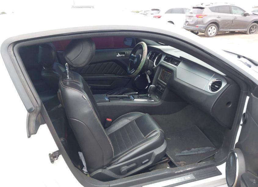 Photo 5 of 2014 Ford Mustang V6 PREMIUM (VIN 1ZVBP8AM9E5268573)