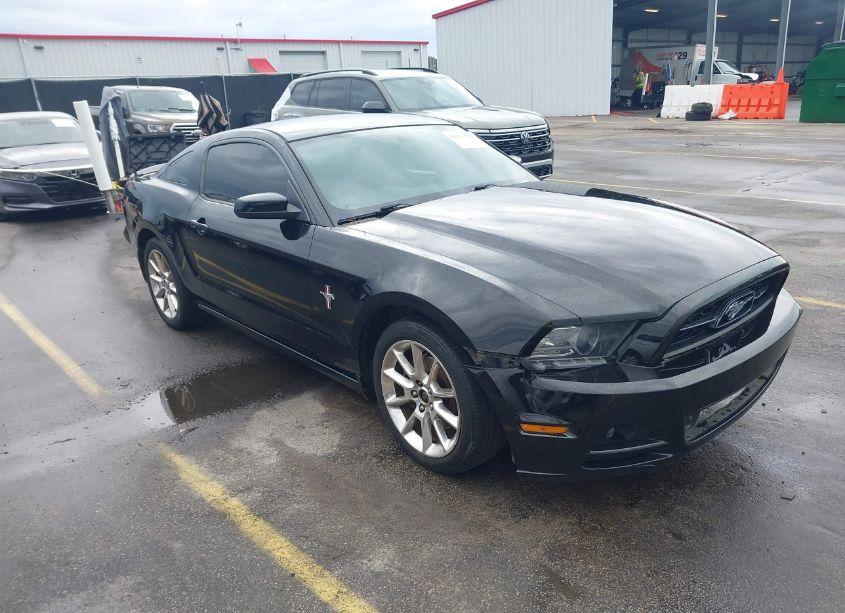 2014 Ford Mustang V6 PREMIUM (VIN 1ZVBP8AM9E5269500) main photo