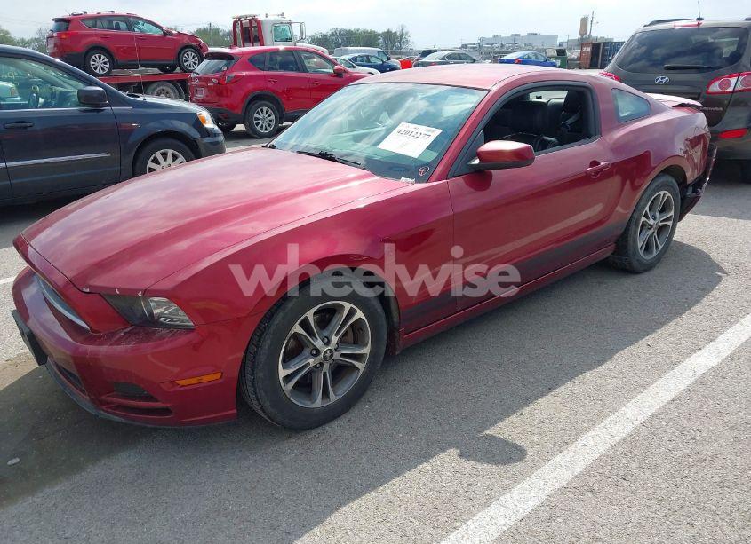 Photo 2 of 2014 Ford Mustang V6 PREMIUM (VIN 1ZVBP8AM9E5280173)