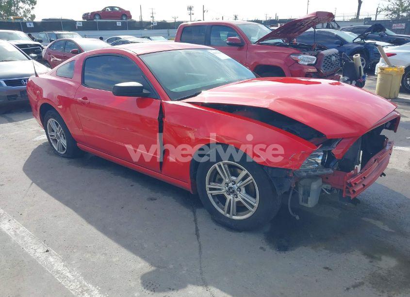 2014 Ford Mustang V6 (VIN 1ZVBP8AM9E5302169) main photo