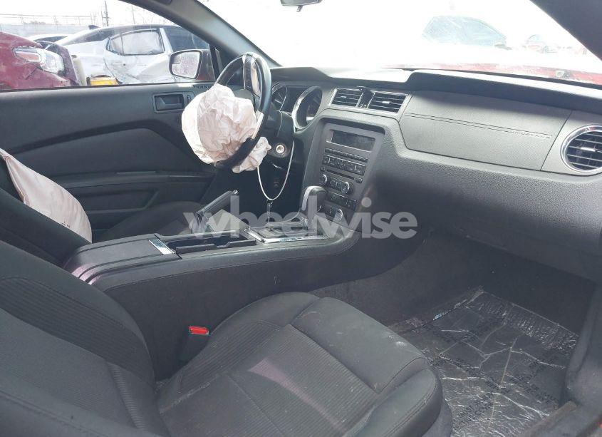 Photo 5 of 2014 Ford Mustang V6 (VIN 1ZVBP8AM9E5302169)