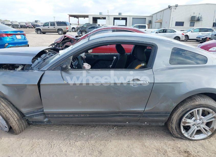 Photo 13 of 2011 Ford Mustang V6 (VIN 1ZVBP8AMXB5117334)