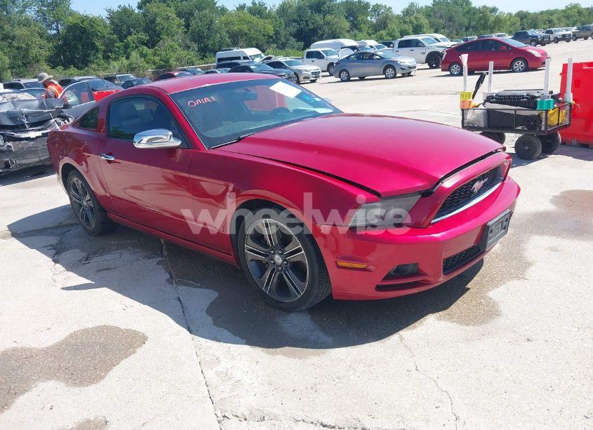 2013 Ford Mustang V6 (VIN 1ZVBP8AMXD5200765) main photo