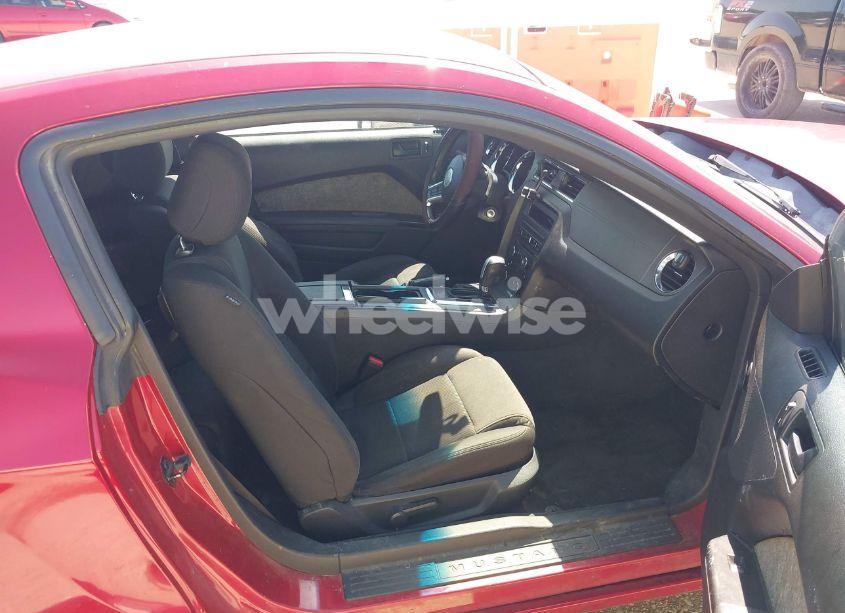 Photo 5 of 2013 Ford Mustang V6 (VIN 1ZVBP8AMXD5200765)