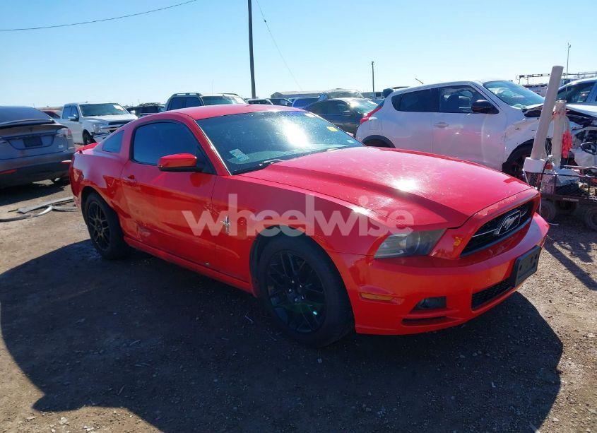 2013 Ford Mustang V6 PREMIUM (VIN 1ZVBP8AMXD5250985) main photo