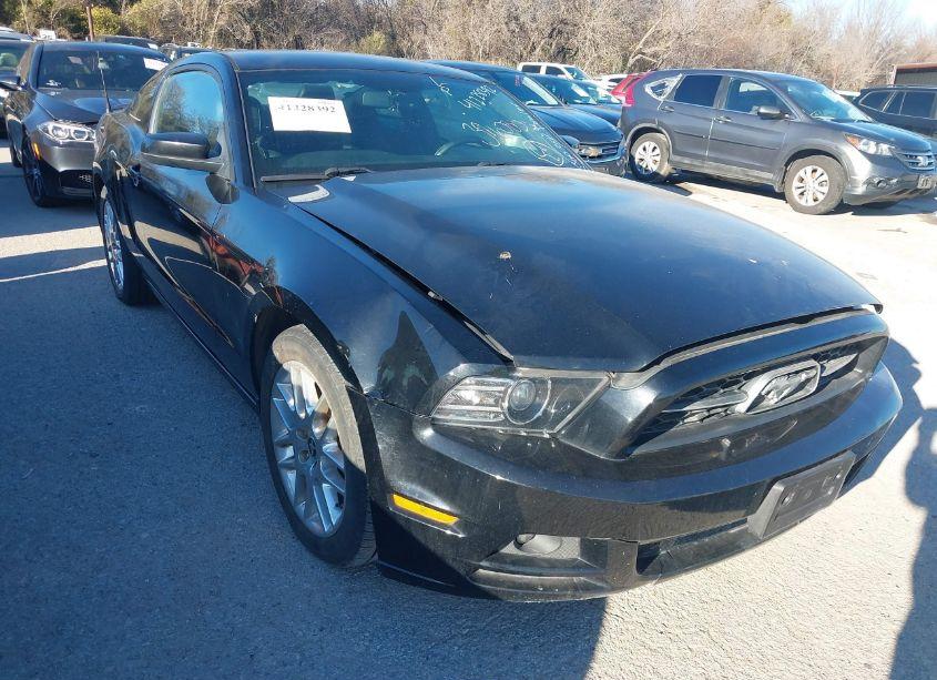 2014 Ford Mustang V6 PREMIUM (VIN 1ZVBP8AMXE5303458) main photo