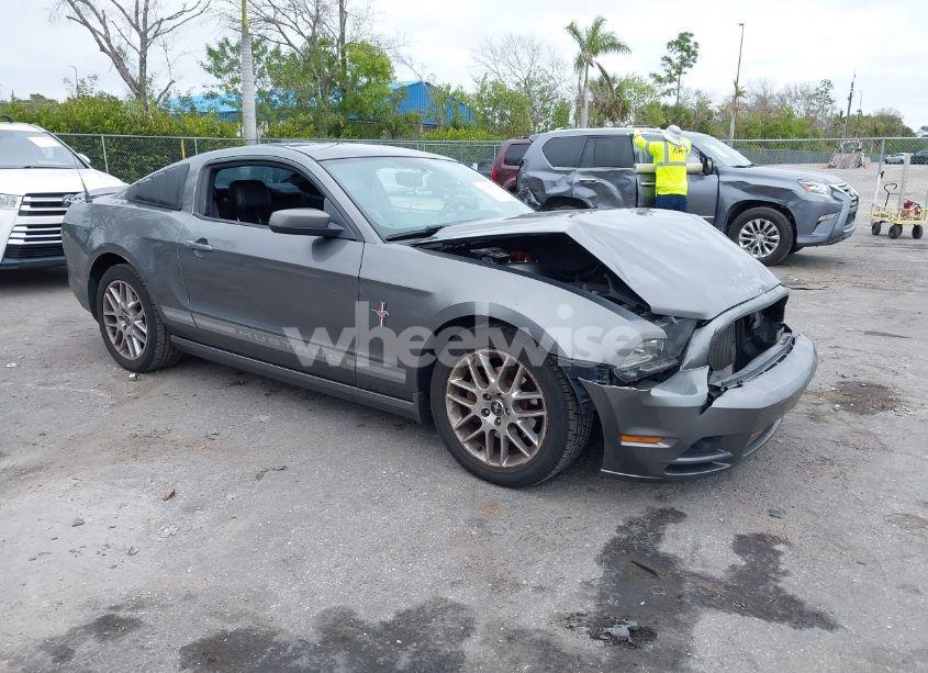 2014 Ford Mustang V6 PREMIUM (VIN 1ZVBP8AMXE5324973) main photo