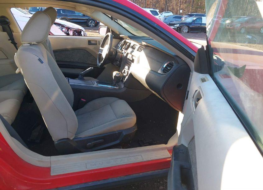 Photo 5 of 2010 Ford Mustang V6/V6 PREMIUM (VIN 1ZVBP8AN0A5137504)