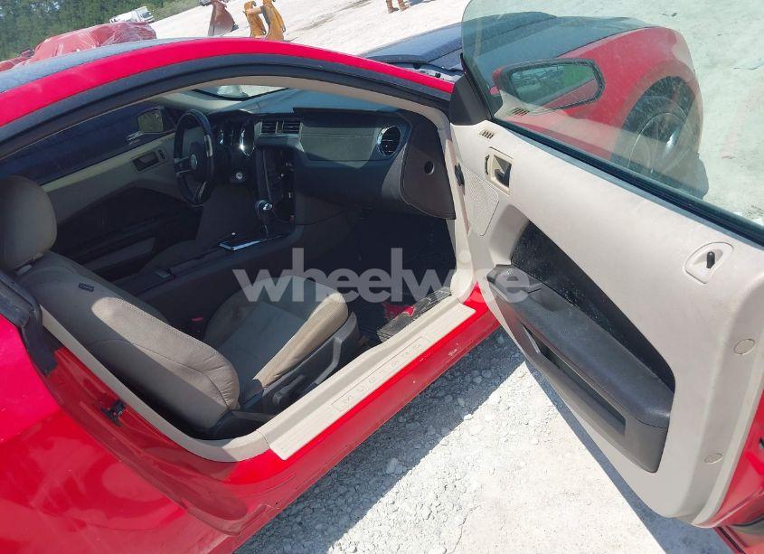 Photo 5 of 2010 Ford Mustang V6/V6 PREMIUM (VIN 1ZVBP8AN1A5133297)