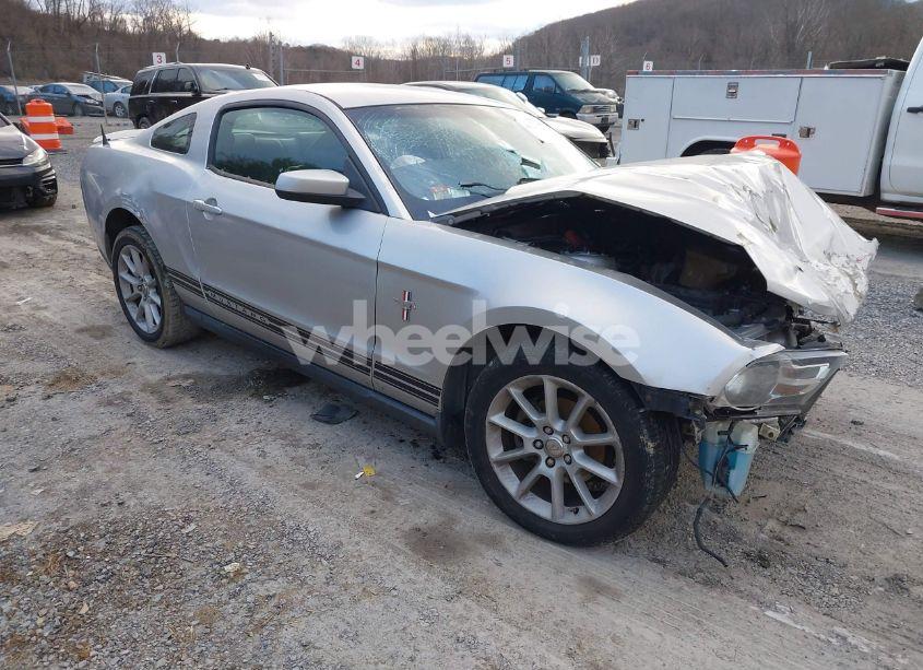2010 Ford Mustang V6/V6 PREMIUM (VIN 1ZVBP8AN1A5164744) main photo