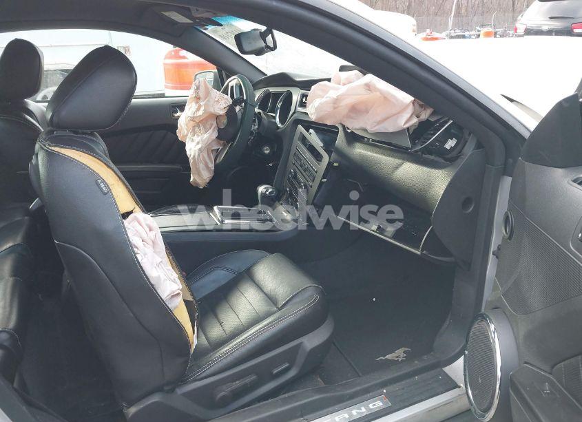 Photo 5 of 2010 Ford Mustang V6/V6 PREMIUM (VIN 1ZVBP8AN1A5164744)