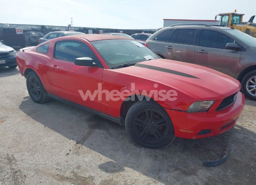 2010 Ford Mustang V6/V6 PREMIUM (VIN 1ZVBP8AN2A5117237) main photo
