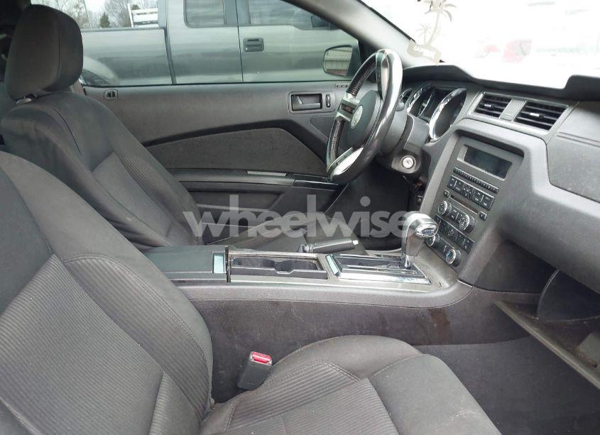 Photo 5 of 2010 Ford Mustang V6/V6 PREMIUM (VIN 1ZVBP8AN2A5128500)