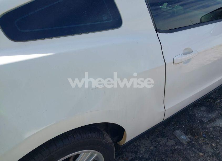 Photo 6 of 2010 Ford Mustang V6/V6 PREMIUM (VIN 1ZVBP8AN2A5128500)