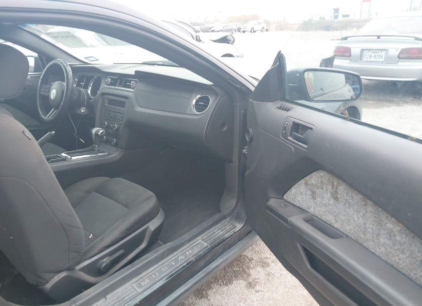 Photo 5 of 2010 Ford Mustang V6/V6 PREMIUM (VIN 1ZVBP8AN2A5135950)