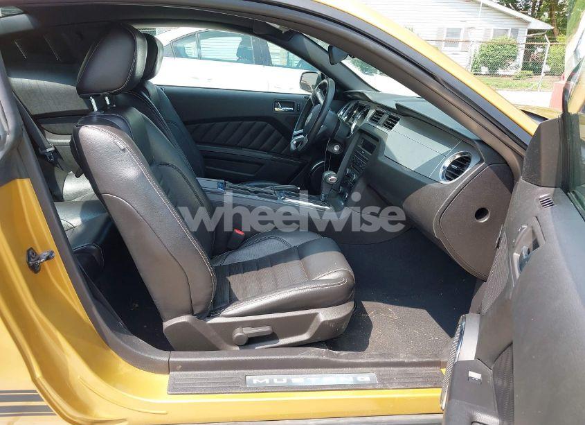 Photo 5 of 2010 Ford Mustang V6/V6 PREMIUM (VIN 1ZVBP8AN3A5123709)