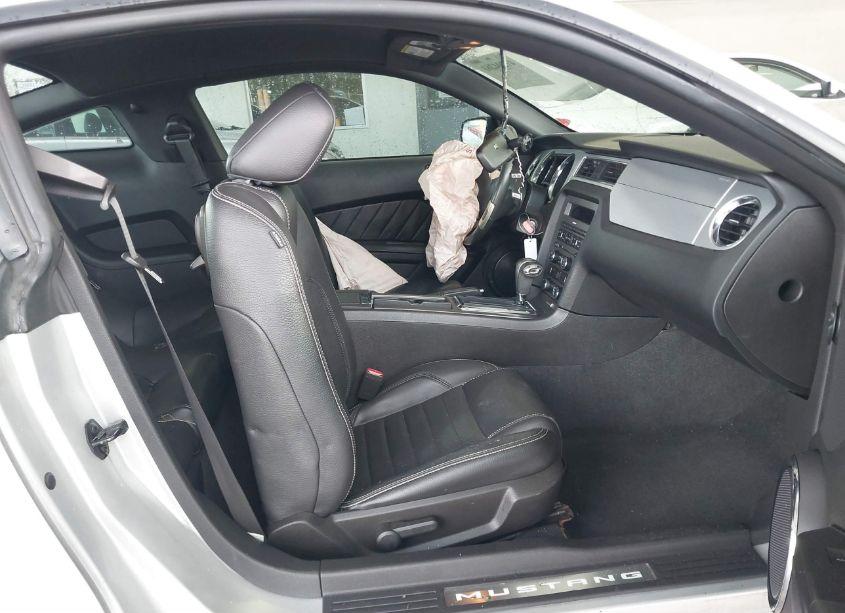 Photo 5 of 2010 Ford Mustang V6/V6 PREMIUM (VIN 1ZVBP8AN3A5180587)