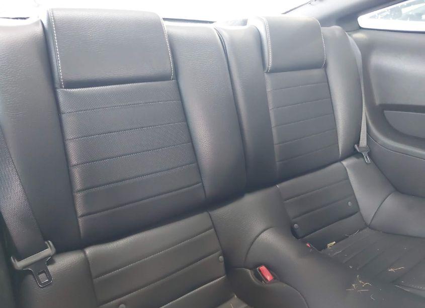 Photo 8 of 2010 Ford Mustang V6/V6 PREMIUM (VIN 1ZVBP8AN3A5180587)