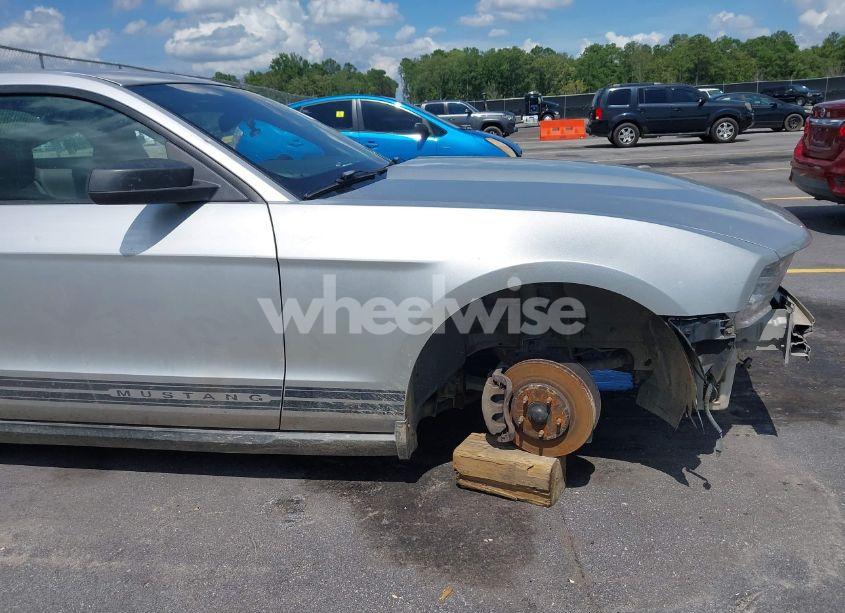 Photo 12 of 2010 Ford Mustang V6/V6 PREMIUM (VIN 1ZVBP8AN4A5147985)